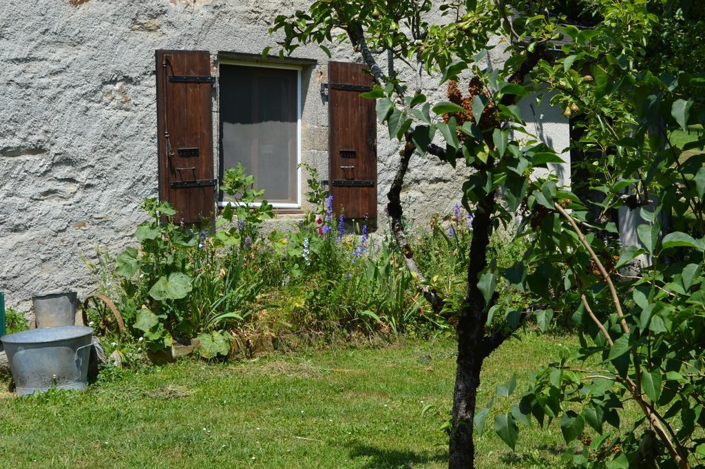 Hotel Les Ecuries De La Sabatarie Cambounes Exterior foto
